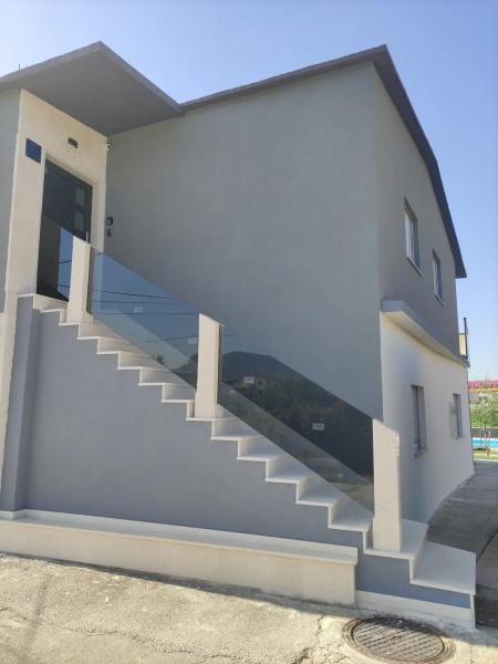Nella foto è visibile l'oggetto Family friendly house with a swimming pool Solin, Split - 21376 situato nella città di Solin (Salona).