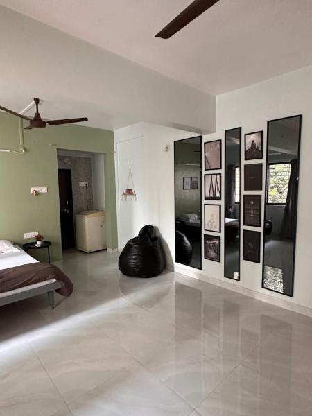 A la foto es mostra l'objecte Jade Apartments- WiFi AC Smart Tv Kitchen situat a la ciutat de Pune.