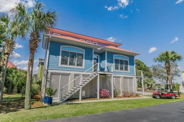 Nella foto è visibile l'oggetto Pristine New Listing! Golf Cart Included in Harbour Key situato nella città di Harbor Island.
