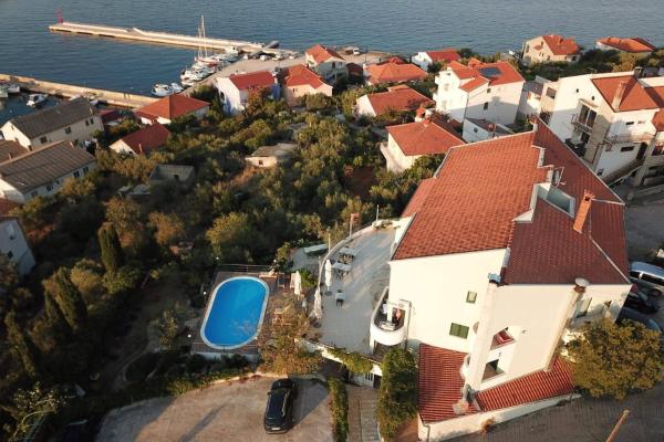 A la foto es mostra l'objecte Seaside apartments with a swimming pool Kali, Ugljan - 14116 situat a la ciutat de Kali.