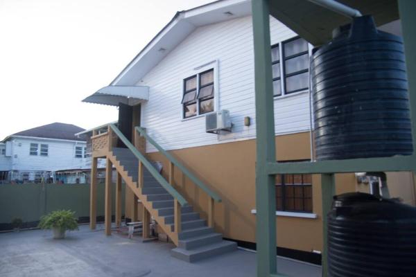 Downstairs 2 Bedroom Avalon Regia Apartment, Georgetown