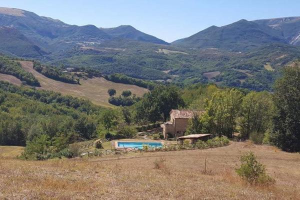 På billedet ses objektet Luxury Villa with Pool, Stunning Location beliggende i byen Cessapalombo.