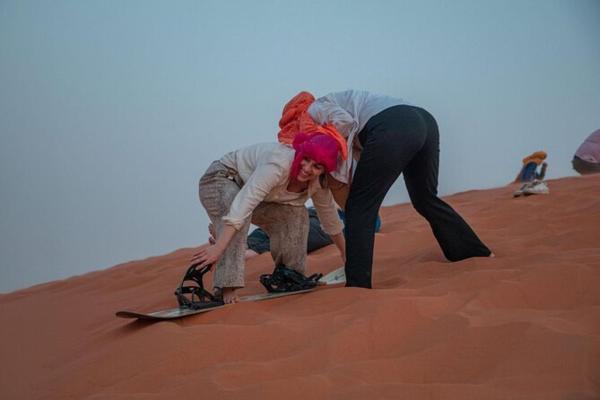 På billedet ses objektet Erg Chigaga Camp Shooting Stars beliggende i byen Mhamid.