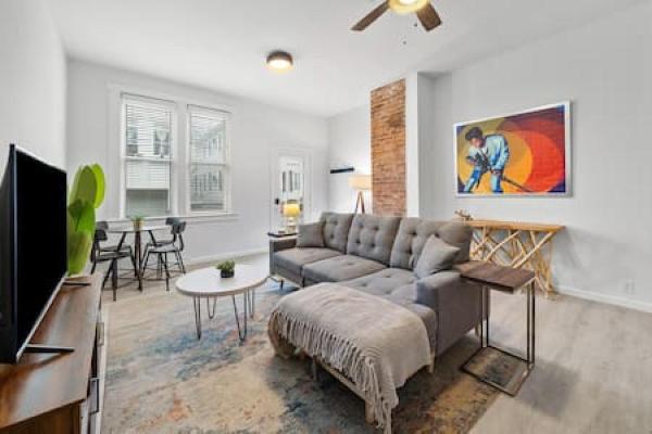 A la foto es mostra l'objecte Charming Mt. Adams 1BR - Near Downtown & Stadiums situat a la ciutat de Cincinnati.