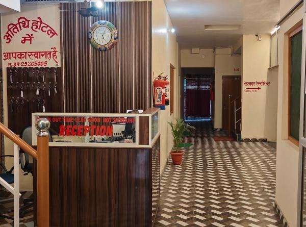 写真にはPaliā Kalān市にあるAtithi Hotelが写っています。