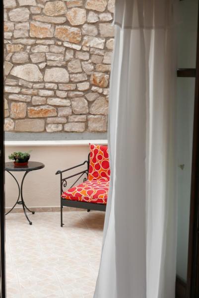 På billedet ses objektet Aimilias House, Διαμέρισμα δυο υπνοδωματίων beliggende i byen Arachova.