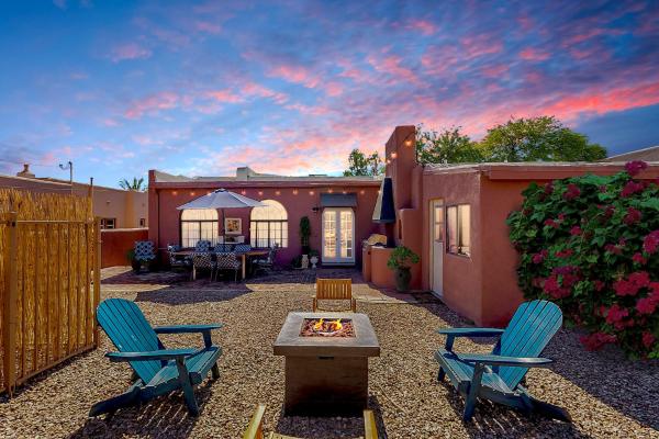 A la foto es mostra l'objecte Cactus Cavern - Charming Basement Studio Guesthouse 2 Blocks from UofA situat a la ciutat de Tucson.