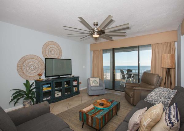 På billedet ses objektet Summer House 306A by ALBVR - Corner Beachfront Condo - Beachfront Balcony Accessible from all Rooms beliggende i byen Orange Beach.