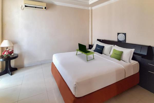 Στη φωτογραφία φαίνεται το αντικείμενο Urbanview Hotel Surya Kahayan Palangkaraya by RedDoorz που βρίσκεται στην πόλη Palangkaraya.