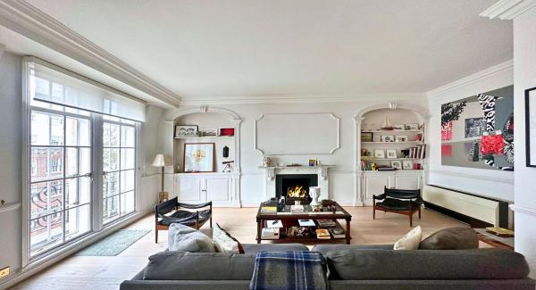 Spacious and beautiful flat in Mayfair, Berkeley St, Londyn
