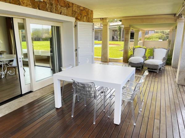 Foto 6: LIKE at HOME n 11 Poolside Paradise Patio