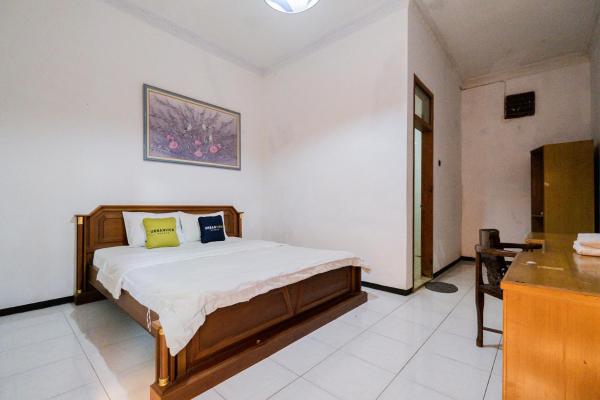 Nella foto è visibile l'oggetto Palereman Hotel RedPartner near Jatim Park 1 situato nella città di Batu.
