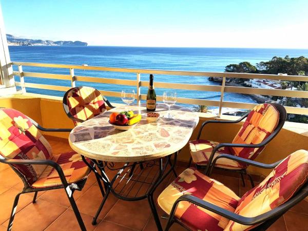 A la foto es mostra l'objecte 410A primera línea con vistas al mar situat a la ciutat de Calp.