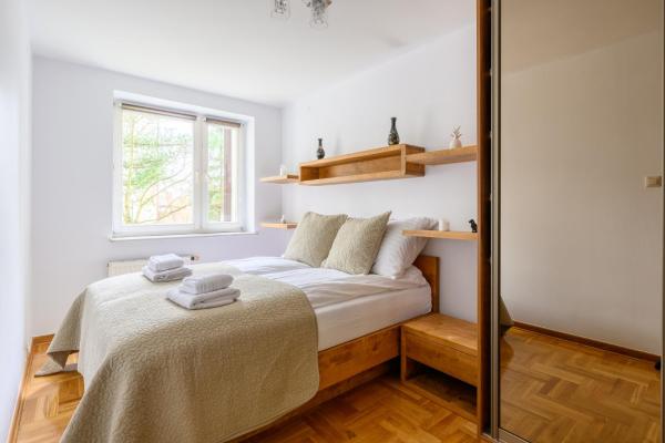 Auf dem Foto ist das Objekt Bella Casa Premium Apartment - Biesiadna - Warszawa in der Stadt Zakręt zu sehen.