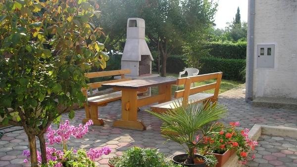 Apartments With Parking Space Njivice, Krk - 21762 - Malinska