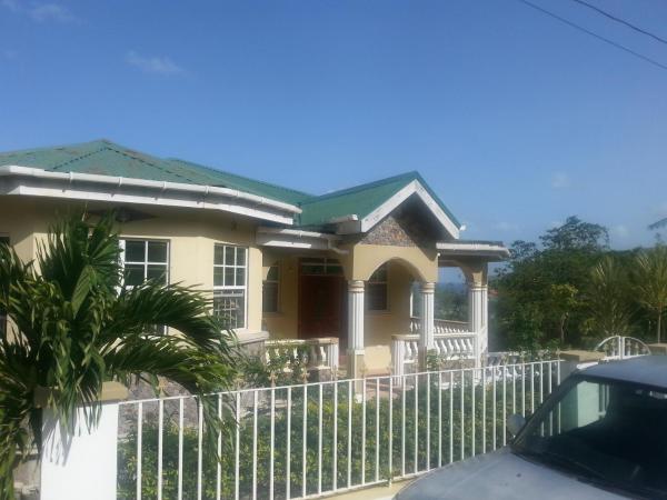 Corosol Apartments, Roseau