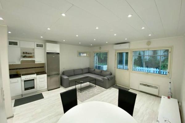 A la foto es mostra l'objecte Bright house for short stay situat a la ciutat de Vantaa.