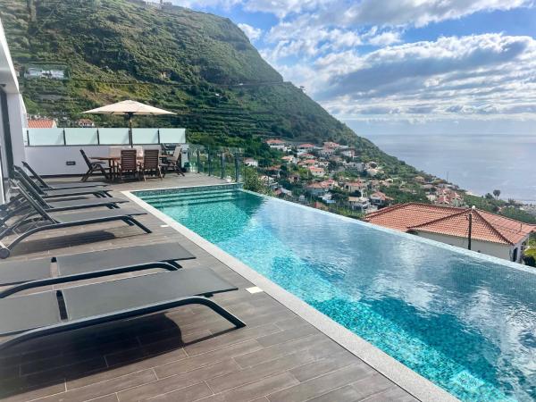 Nella foto è visibile l'oggetto Villa Sea View situato nella città di Arco da Calheta.