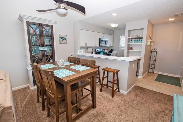 Φωτογραφία 7: Canalfront, Community Pool, Tennis courts and MORE! PC431, Above the Wake