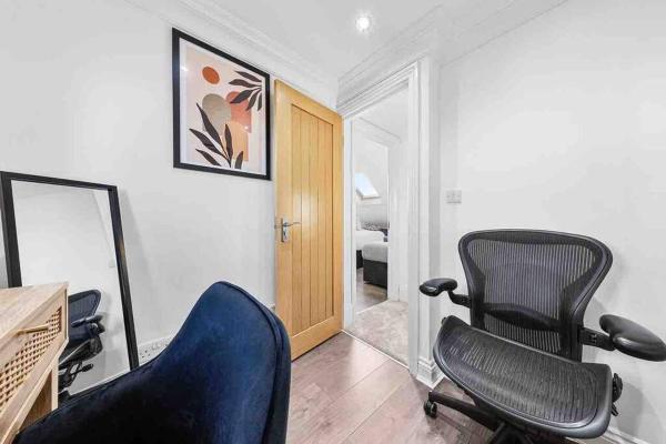 Billede 3: Sleeps 10, CINEMA TV , 2 baths, 10 mins to Stratford