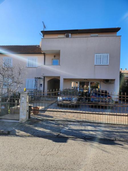 A la foto es mostra l'objecte Apartments with parking space Porec - 22124 situat a la ciutat de Poreč.