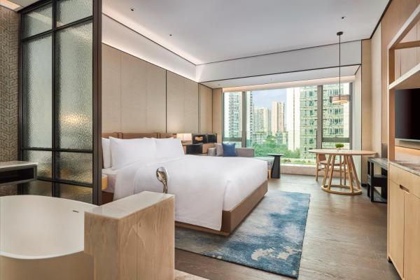 Rum King med trädgårdsutsikt. — 40 m² - DoubleTree by Hilton Shenzhen Airport