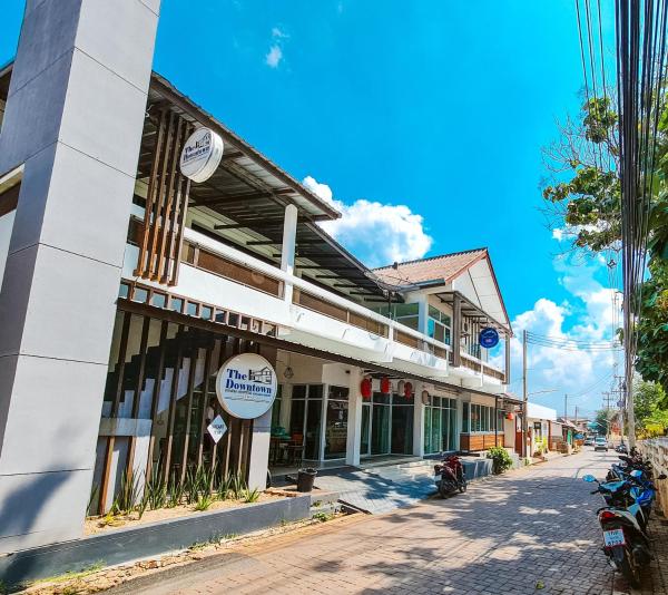 Auf dem Foto ist das Objekt Downtown Kohlarn Resort in der Stadt Koh Larn zu sehen.