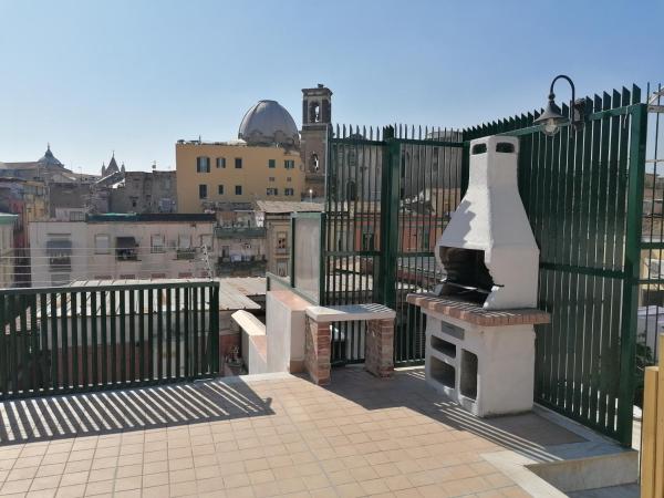 En la foto se muestra el objeto Terrazza Ladislao ubicado en la ciudad de Nápoles.