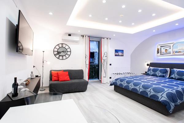 A la foto es mostra l'objecte Casa Graziè situat a la ciutat de Nàpols.