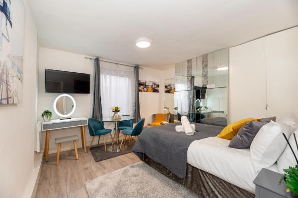 Chic Studio Apartment, Bus 18 to Euston in 30 min., London