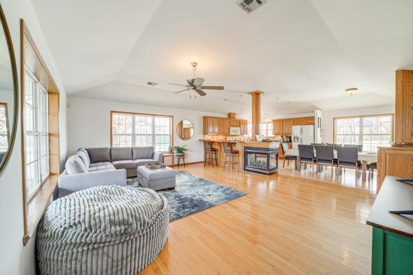 Game Room & Large Yard: Vinita Farmhouse! - Pensacola, OK