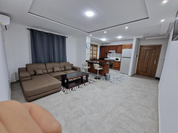 На фото показан объект Appartement côté mer, расположенный в городе Corso Tahtani.