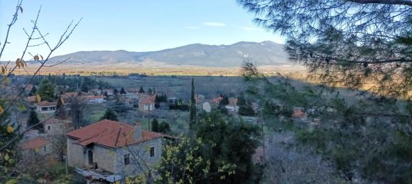 A la foto es mostra l'objecte Η θέα Τhe View situat a la ciutat de Marioláta.