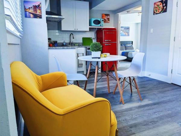 På billedet ses objektet Elegant 1 Bed Montrose - Venice @ Italian Plaza beliggende i byen Houston.