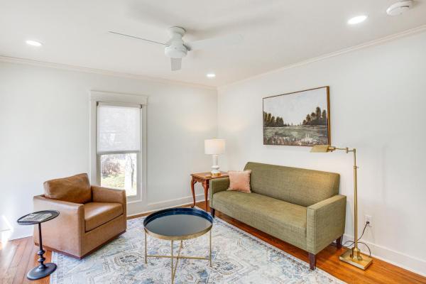 2 Mi To Tyler Rose Garden Vibrant Apartment! - 타일러