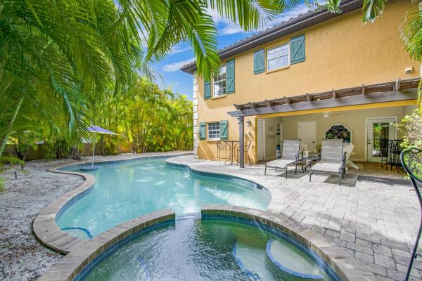 En la foto se muestra el objeto Calypso Cottage ubicado en la ciudad de Holmes Beach.