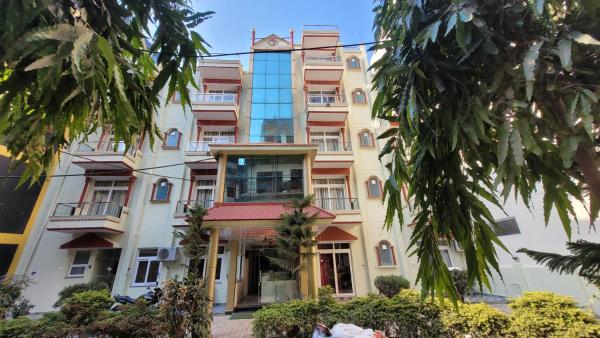 På billedet ses objektet Hotel Keshav Nandan By The Shivaay beliggende i byen Rishikesh.