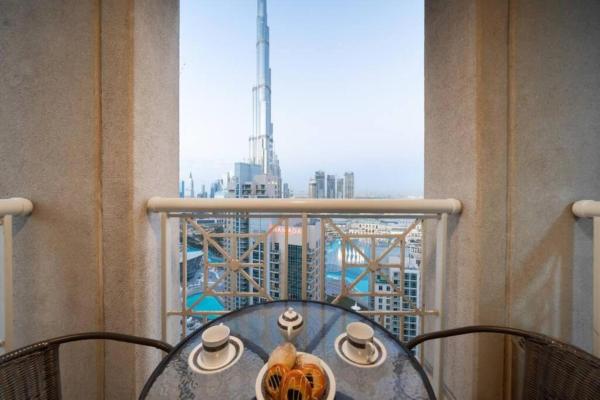 Na fotografii je vidět objekt Bellavista Apartments Holiday Homes LLC - Dazzling High Floor - 2BR - 29 BOULEVARD - Burj Khalifa & Fountain View nacházející se ve městě Dubaj.