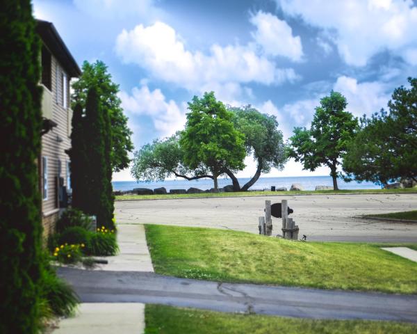 Na zdjęciu widoczny jest obiekt Beach Lake Michigan King Bed Pet Friendly położony w mieście Kenosha.