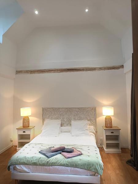 A la foto es mostra l'objecte La Maison de Juliette maison entière avec garage et terrain situat a la ciutat de Lonrai.