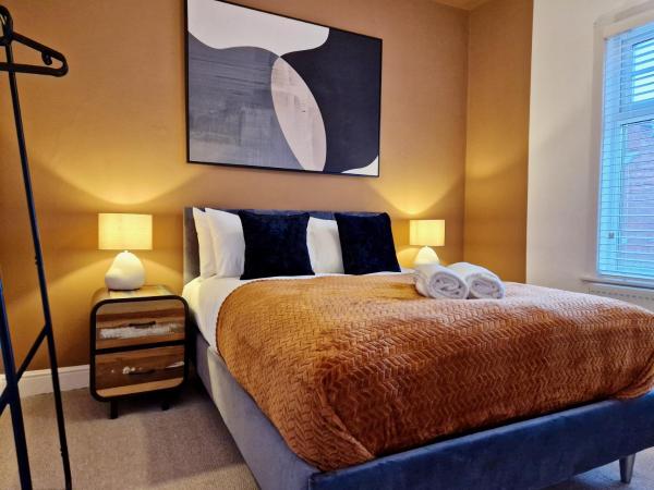 A la foto es mostra l'objecte Cosy Luxury Home next to City Centre with Free Parking and Garden - Contractors & Relocators situat a la ciutat de Coventry.