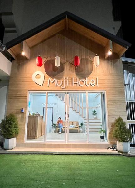 Na fotografii je vidět objekt Muji Hotel KrabI nacházející se ve městě Krabi.