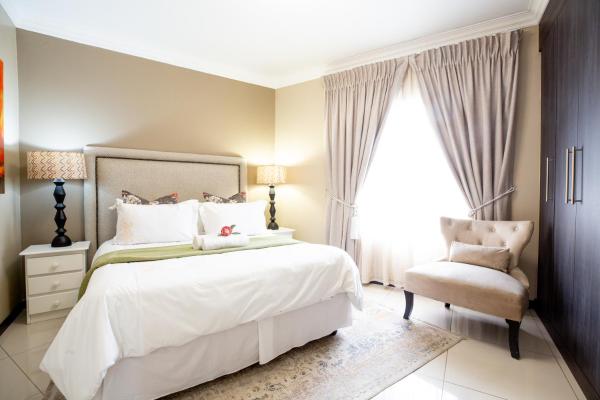 Urlyfstyle 5 Bedrooms 10km From Or Tambo Int Airport - Kempton Park