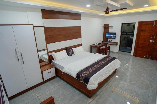 A la foto es mostra l'objecte UNIVERSAL RESIDENCY situat a la ciutat de Perumbavoor.
