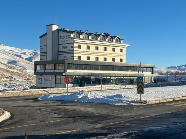A la foto es mostra l'objecte Zümrüt Palas Otel situat a la ciutat de Cebir.