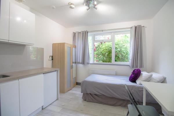 London Elegant New Studio, London