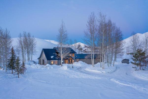 The photo shows the Gorgeous Log Cabin Close to Town with Hot Tub located in the city of Hailey.