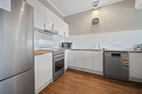 Foto 4: Summit 9 - Stylish 3BR Apartment l Amazing Lake Views l WiFi l BBQ l Air-Con