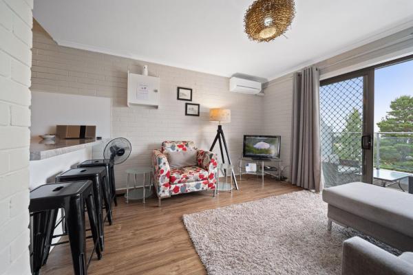 Foto 2: Summit 9 - Stylish 3BR Apartment l Amazing Lake Views l WiFi l BBQ l Air-Con