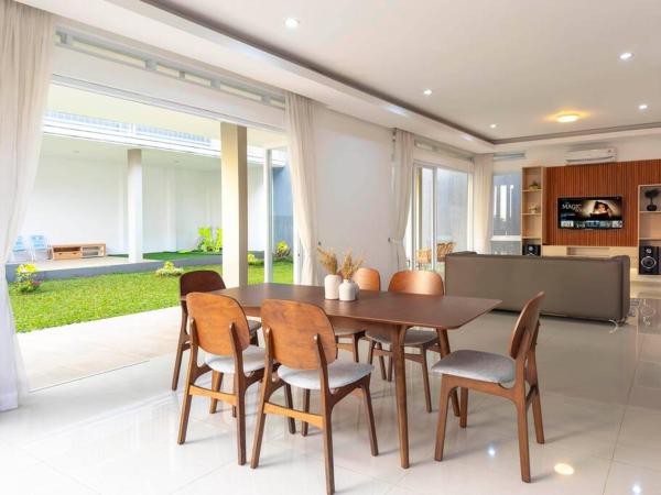 A la foto es mostra l'objecte Kira House Bandung by Privee situat a la ciutat de Arcamanik.
